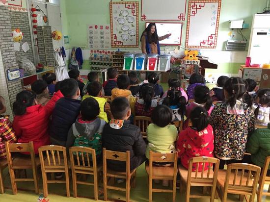东西湖区垃圾分类宣传进部队幼儿园 培养小小