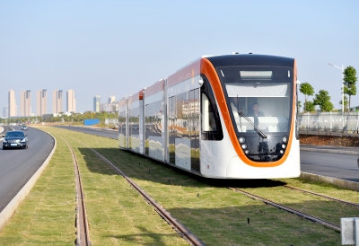 武漢首條有軌電車線路軌道全線貫通，今年底通車 郭良朔 攝