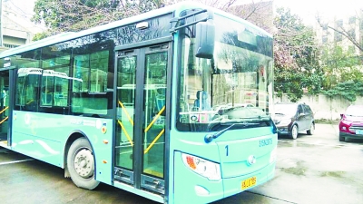 目前采用的12米純電動車。