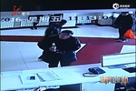 醉漢派出所里徒手拆掉一面墻 曾當過力工