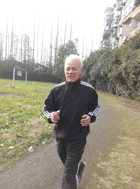 跑步中的方先生