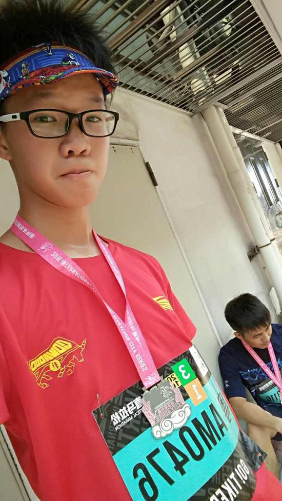 汉马年龄最小跑者