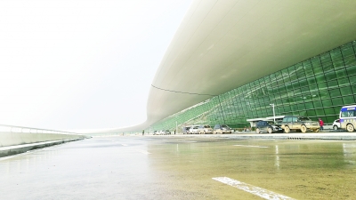 天河机场T3航站楼入口。通讯员陈晓东 摄