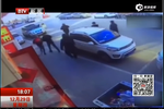 北京3名便衣警察執(zhí)行任務(wù) 被人當(dāng)街追砍