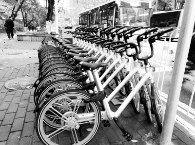 摩拜单车小黄车登陆武汉 公共自行车步入三国