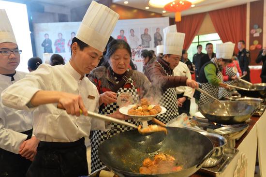 谁是湖北肉圆王争霸赛第二季――民间高手VS酒店大厨 比赛现场
