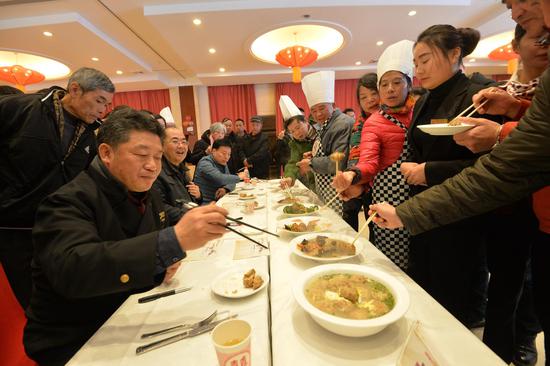 谁是湖北肉圆王争霸赛第二季――民间高手VS酒店大厨 现场品鉴