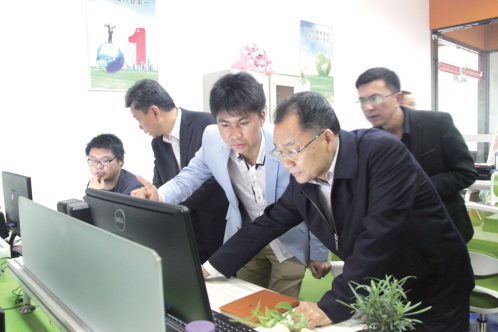 2016年5月10日，省政协常务副主席陈天会赴罗田县专题调研农村电商发展。