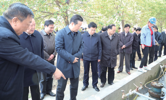 2016 年3 月24 日，省政协主席张昌尔赴孝感专题调研农村饮水安全问题时要求， 把安全放心水送到人民群众“心坎”上