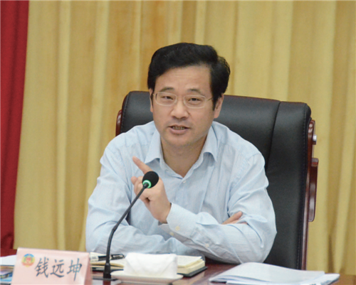 省旅游委主任錢遠(yuǎn)坤介紹我省旅游交通情況