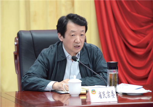 省民宗委主任柳望春作出“積極協(xié)調(diào)推動(dòng)支持民族地區(qū)政策的落實(shí)和落地，積極配合省教育部門(mén)抓緊研究制定加快發(fā)展民族教育的實(shí)施意見(jiàn)”的現(xiàn)場(chǎng)回應(yīng)