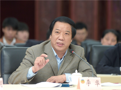 省政協(xié)委員、天門市政協(xié)主席李華在座談會(huì)上作題為《關(guān)于實(shí)施農(nóng)村安全飲水鞏固提升工程、進(jìn)一步解決農(nóng)村飲水安全“最后一公里”問題的建議》的口頭發(fā)言。
