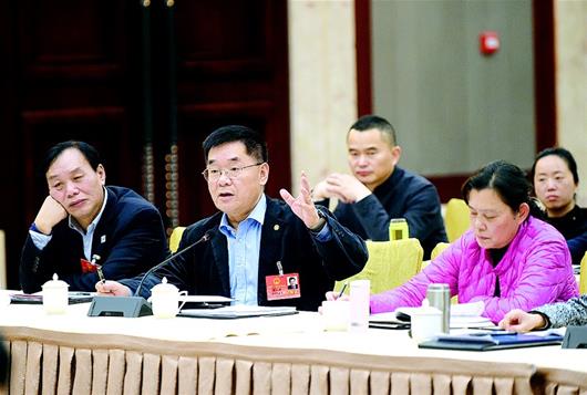 湖北省政协委员分组讨论政协工作 争相踊跃发