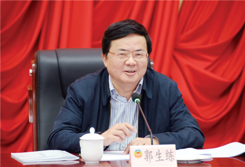 省政府副省長(zhǎng)郭生練出席座談會(huì)并講話(huà)，對(duì)政協(xié)各界關(guān)心關(guān)注民族地區(qū)基礎(chǔ)教育并積極建言獻(xiàn)策予以充分肯定，要求認(rèn)真吸收座談會(huì)成果，進(jìn)一步做好“十三五” 期間民族地區(qū)基礎(chǔ)教育各項(xiàng)工作。