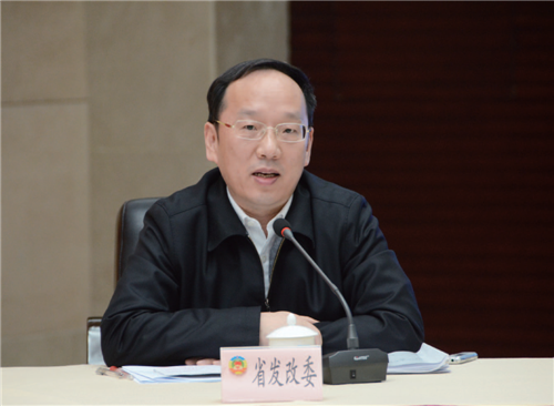 省發(fā)改委主任李樂成作出“委員們關(guān)于工程建設(shè)、水質(zhì)保障、管護(hù)機(jī)制、鞏固提升等方面的意見建議，我們將在編制‘十三五’ 飲水安全這一民生工程規(guī)劃時(shí)充分考量，加以吸收”的現(xiàn)場回應(yīng)。