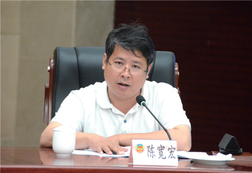 省委财经办（省委农办）副主任陈宽宏作出“用‘四个一批’工作机制推动农村电子商务发展”的现场回应