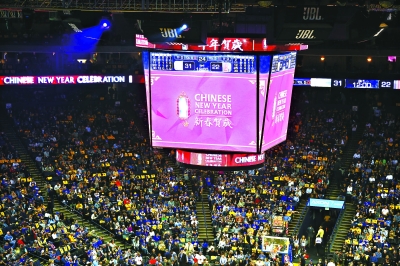 NBA赛场大屏幕打出的中英文新春贺词 新华社发