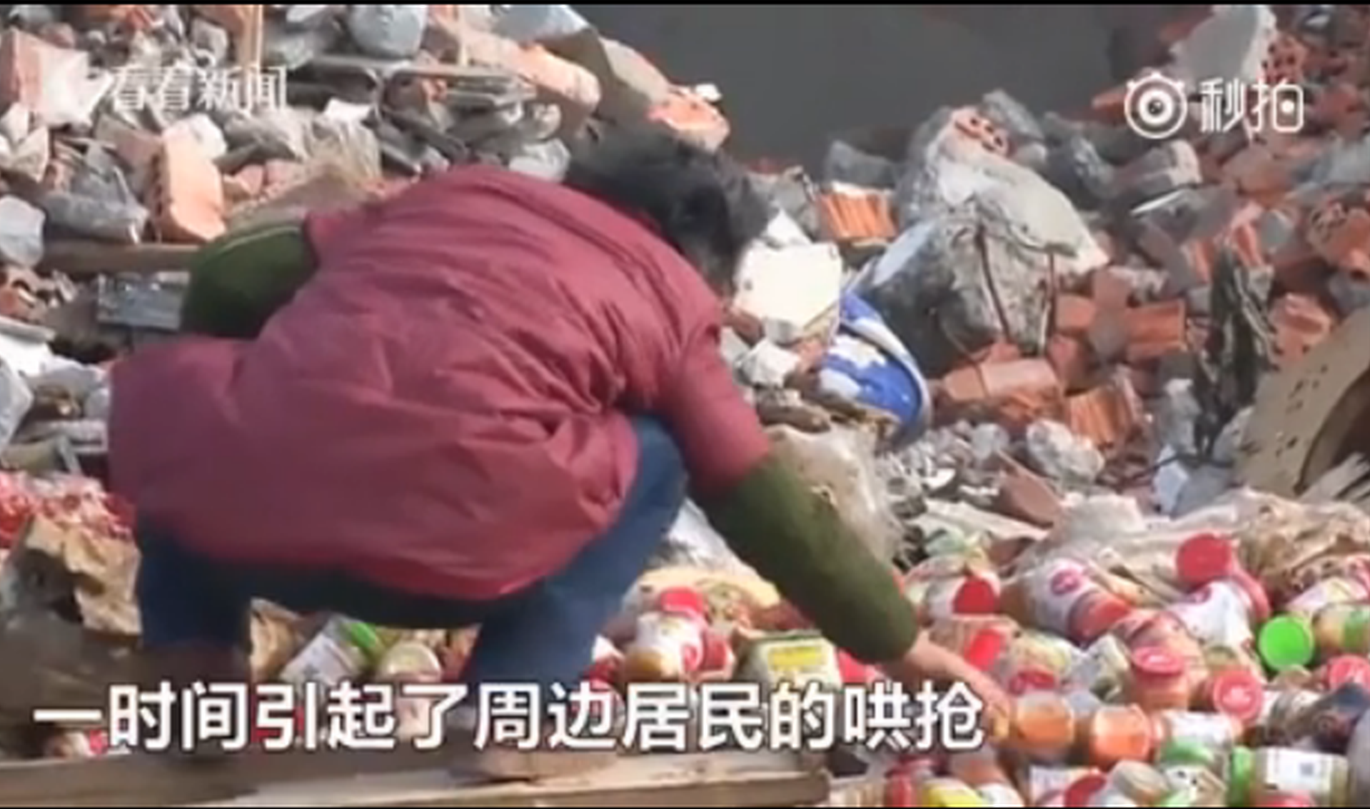 大量傾倒過期食品罐頭 引發(fā)居民哄搶
