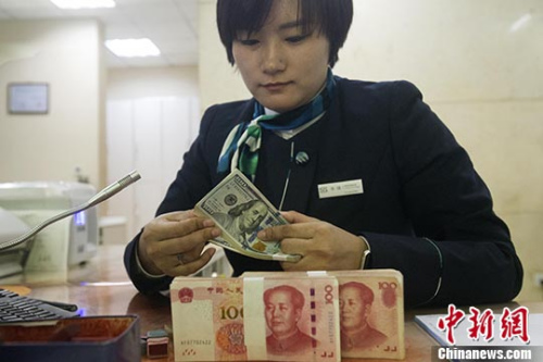 资料图:银行处理有关金融业务。 中新社记者 张云 摄