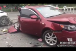 東莞發(fā)生慘烈車禍十余輛車相撞 多車遭壓扁變形