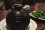 女子點(diǎn)特色“地雷菜” 上桌后爆炸臉被燙傷