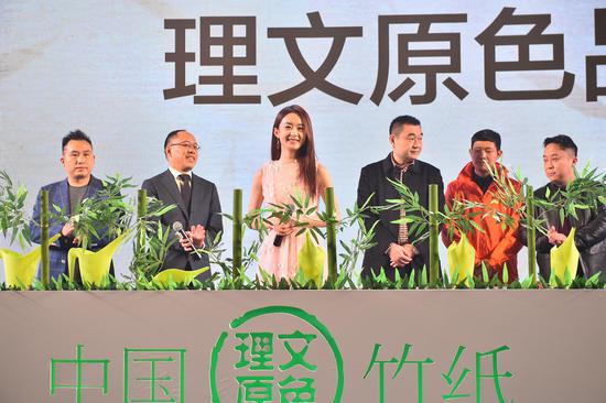 赵丽颖现身理文原色品牌发布会,引领本色生活