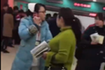 "俠女護士"怒斥醫(yī)托騙錢 聯(lián)系保安帶走醫(yī)托