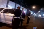 司機躲夜查撞飛3名交警 迫于壓力主動投案