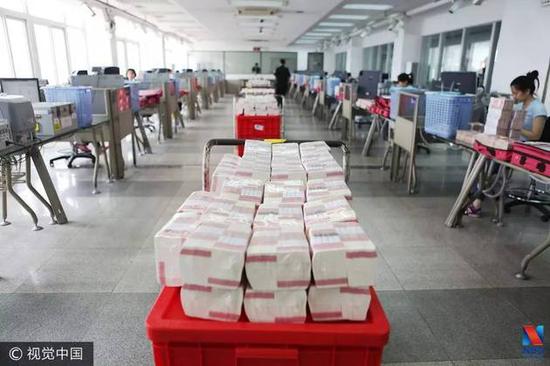 威豹押運(yùn)現(xiàn)金清分車間 來源:視覺中國