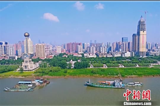 资料图,图为航拍汉口江滩 周星亮 摄