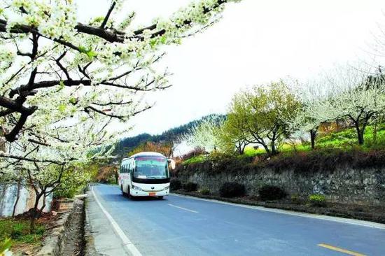 竹山县城关镇霍山坡段公路