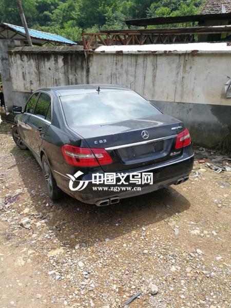 15岁少年偷了辆奔驰 竟只为“把妹”和“炫富”