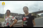 兒子帶寵物狗高速上廁所 母親見(jiàn)狗上車后驅(qū)車離開(kāi)