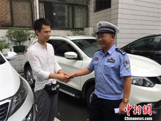 王玉菲的救人行为受到警方肯定 钟欣 摄