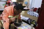 武漢環(huán)衛(wèi)工父親7年吃2噸掛面 只為圓女兒體操夢(mèng)