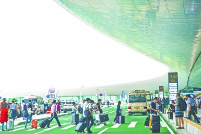 天河机场T3航站楼昨天正式开门迎客