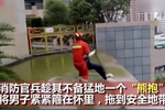 湖北宜昌一男子欲跳樓 消防隊員熊抱救人