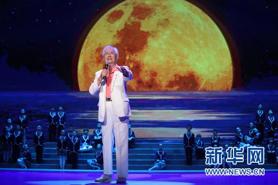 第五届中国诗歌节开幕式诗歌诵读剧照(付蓓蓓 摄)