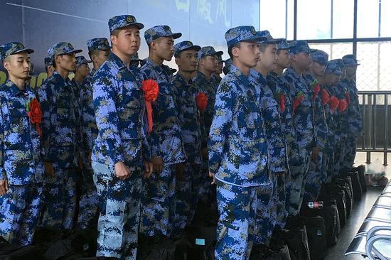 武铁宜昌车务段"四优先"服务送新兵赴军营