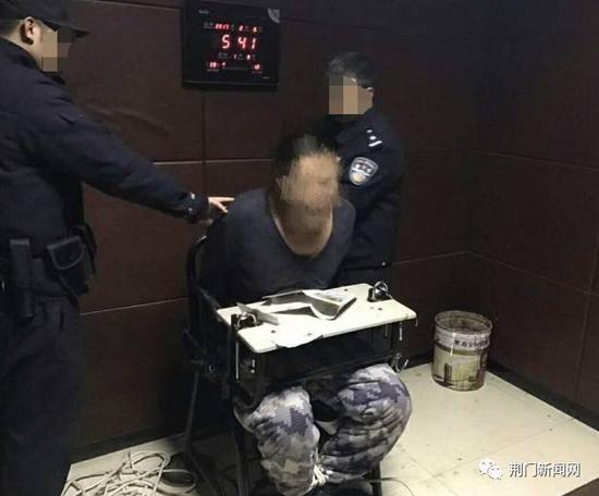 男子醉酒后砸车十多辆 被判处有期徒刑两年缓刑三年