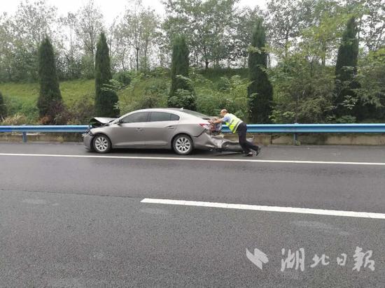 高速上剐蹭,追尾事故不断