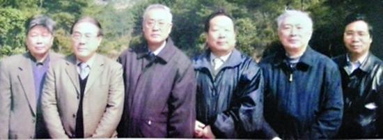 5年前，寧津生80歲壽辰時，6位院士合影，左起張祖勛、劉經南、寧津生、李德仁、陳俊勇、龔健雅