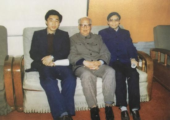 王之卓（中）、李德仁（左）、龔健雅師生三代院士合影