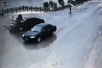 轎車撞上行人后落水 路過(guò)獄警跳河救人