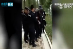民警背溺水者狂奔數(shù)百米 只想為生命多爭取一秒