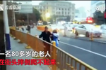 八旬老人跌倒兩名高中女生伸出援手