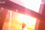 嚇人！小孩差點(diǎn)被閃電劈中！