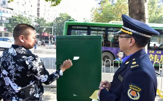 粘胶贴无法粘贴到箱体上