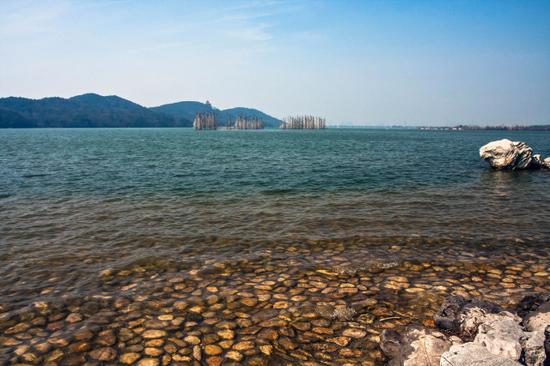山青水綠打東湖 肖少平 攝