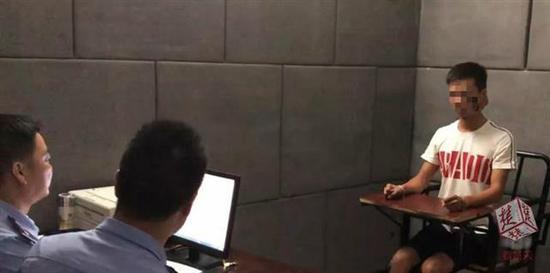 碰瓷团伙故意砸伤手指 街头讹诈三轮车驾驶员